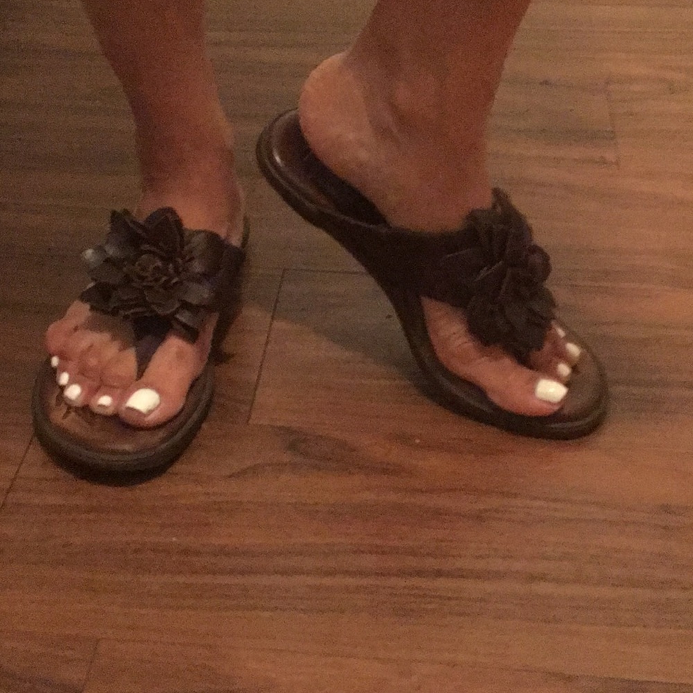Born sandals